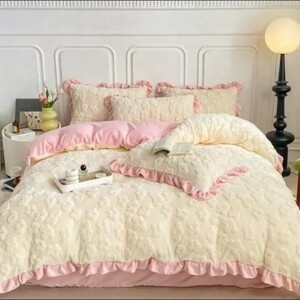 طقم غطاء لحاف مخملي فاخر من 4 قطع ( مفرش , تلبيسة لحاف , قطعتين غطاء مخدة) زوجي