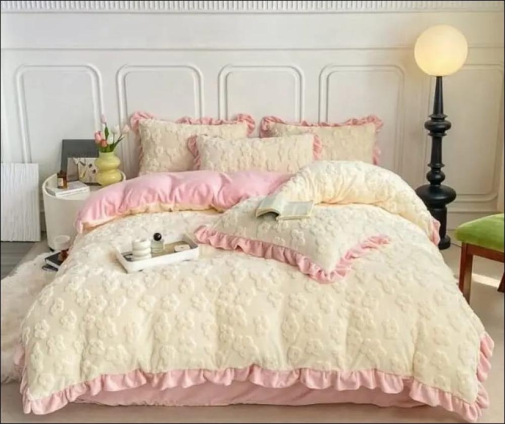 طقم غطاء لحاف مخملي فاخر من 4 قطع ( مفرش , تلبيسة لحاف , قطعتين غطاء مخدة) زوجي