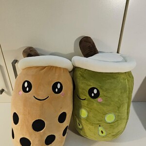 دمية الأفوكادو (وسط)